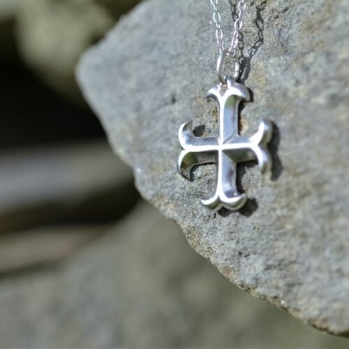 pendentif croix ancrée pendentif croix ancrée en argent