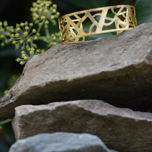 bracelet doré ajouré style art déco, Manchette Arcs et lignes