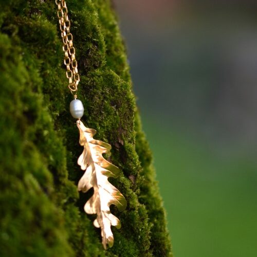 pendentif scié en laiton plaqué or en feuilles de Chêne