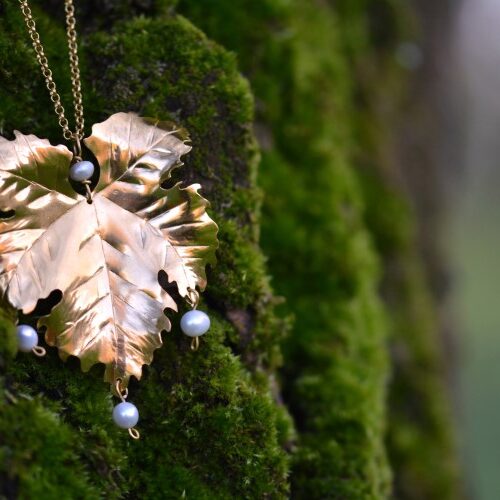 pendentif scié en laiton plaqué or en feuilles de Vigne avec des perles, Sautoir Feuille de vigne