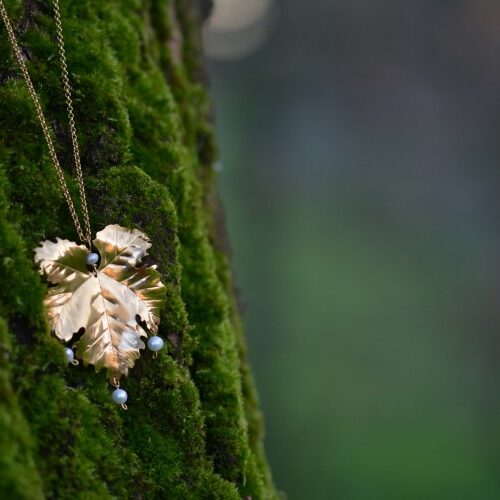 Sautoir Feuille de vigne pendentif scié en laiton plaqué or en feuilles de Vigne avec des perles, Sautoir Feuille de vigne