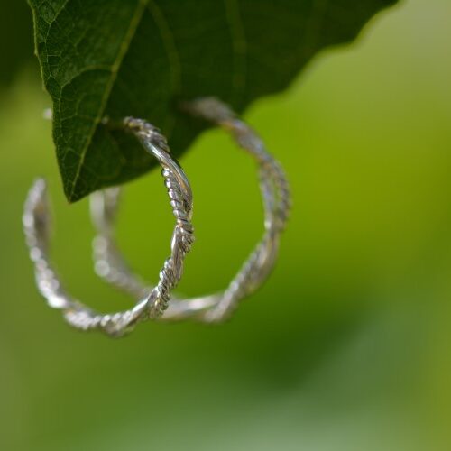 une paire de créole en argent