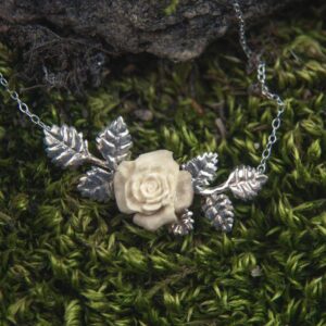 collier Rosa Ardentia en argent et ivoire de mammouth