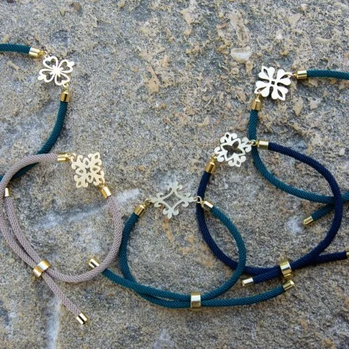 bracelet quadrilobe et cordon