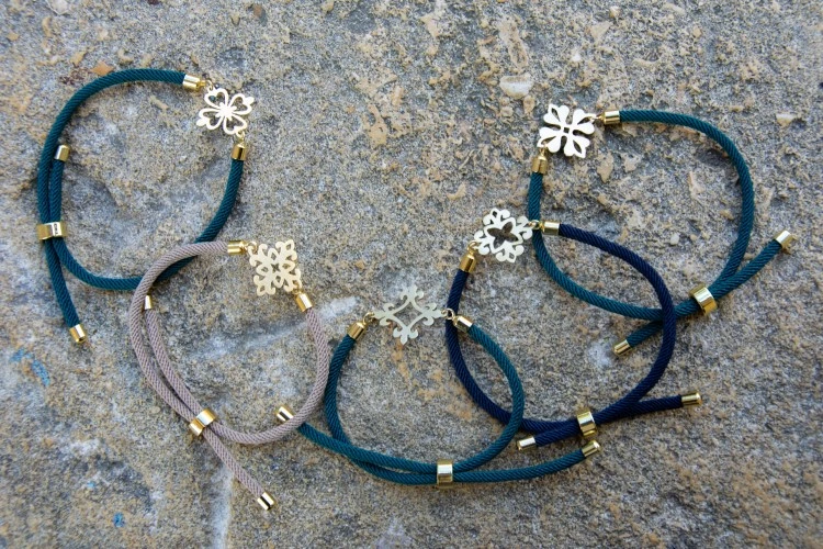 bracelet quadrilobe et cordon