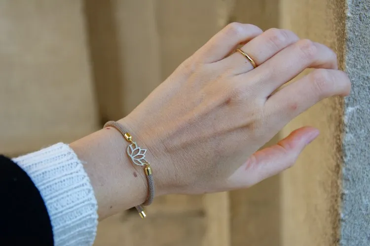 bracelet fleur et cordon