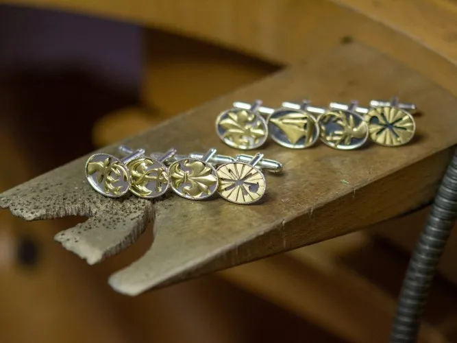 boutons de manchette en laiton